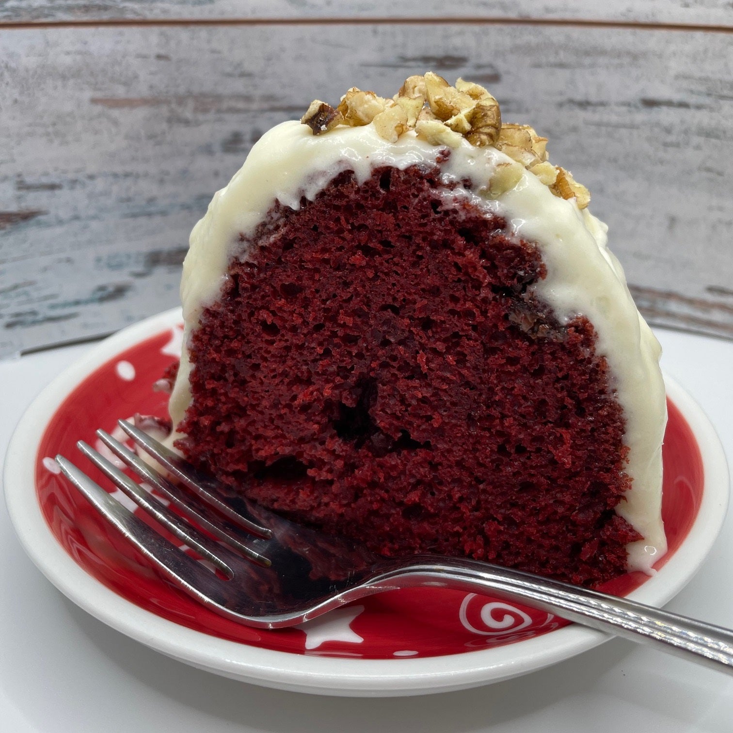 Bundt Cake Red Velvet with Chocolate Chips - Main Image